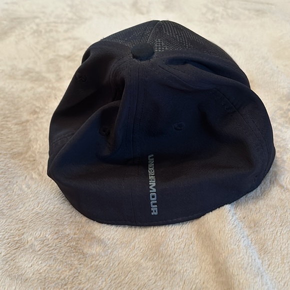 🔥UA fitted hat - Picture 2 of 3